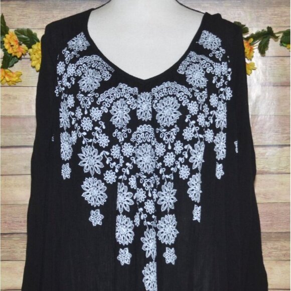 Catherines Black Tunic Top Plus Size 3X White Floral Print Open Shoulder Blouse - Picture 2 of 10